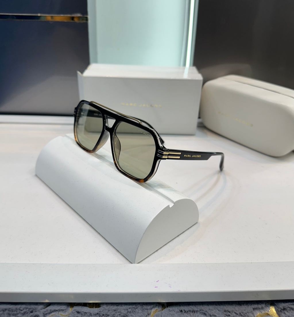 Mar c Jacob s Bridge 753 Ultimate Luxury Shade With Original Packaging