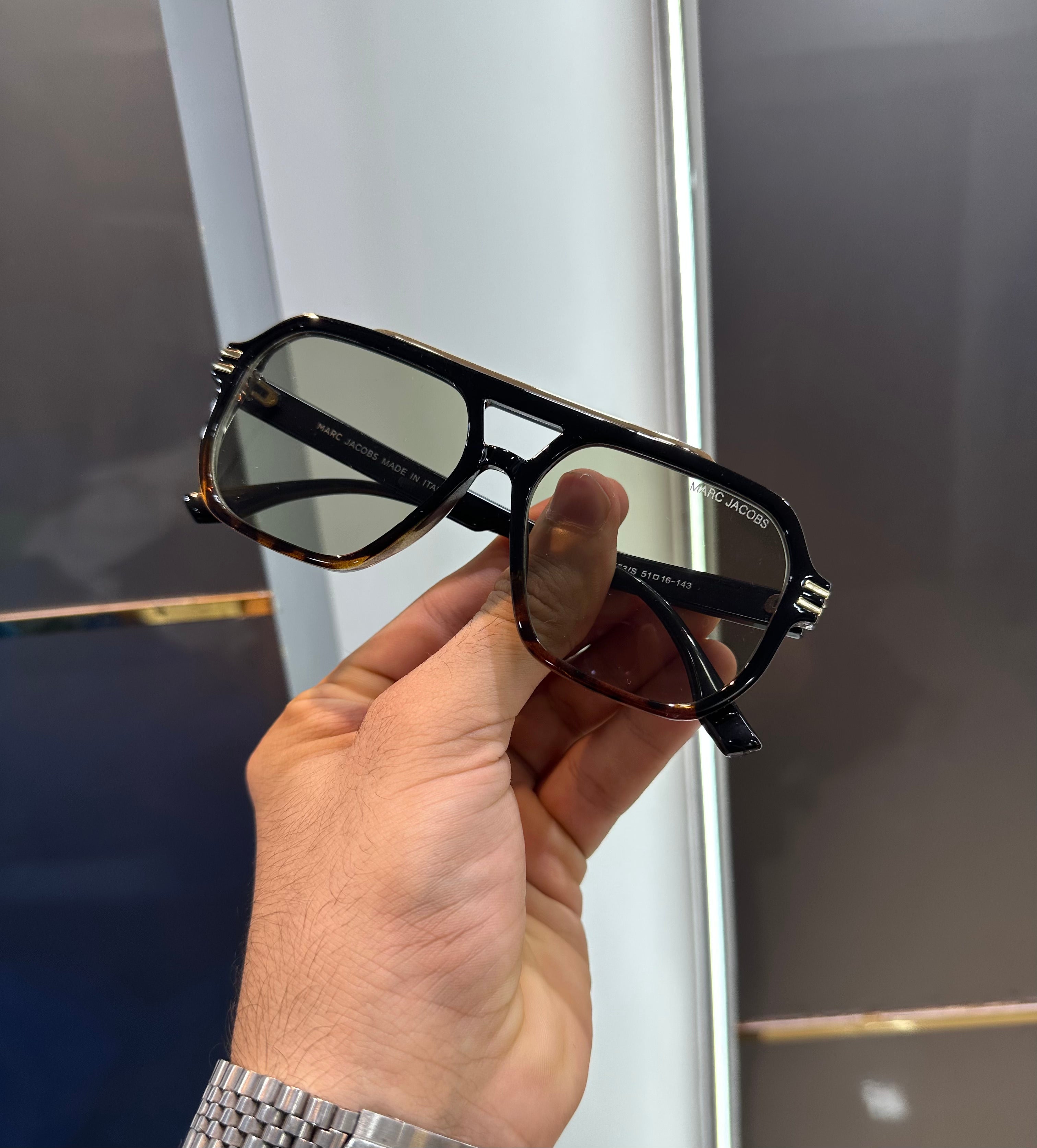 Mar c Jacob s Bridge 753 Ultimate Luxury Shade With Original Packaging