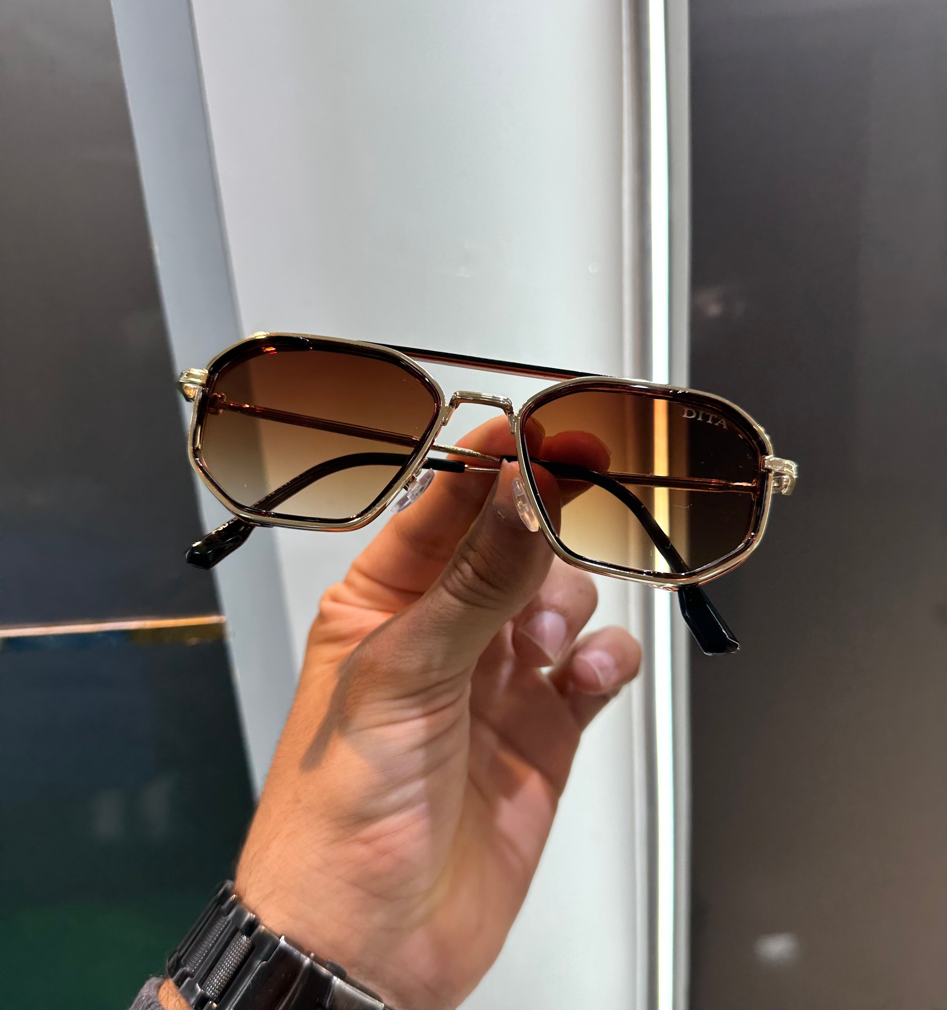 DIT A Brown 2828 Ultimate Luxury Shade With Original Packaging