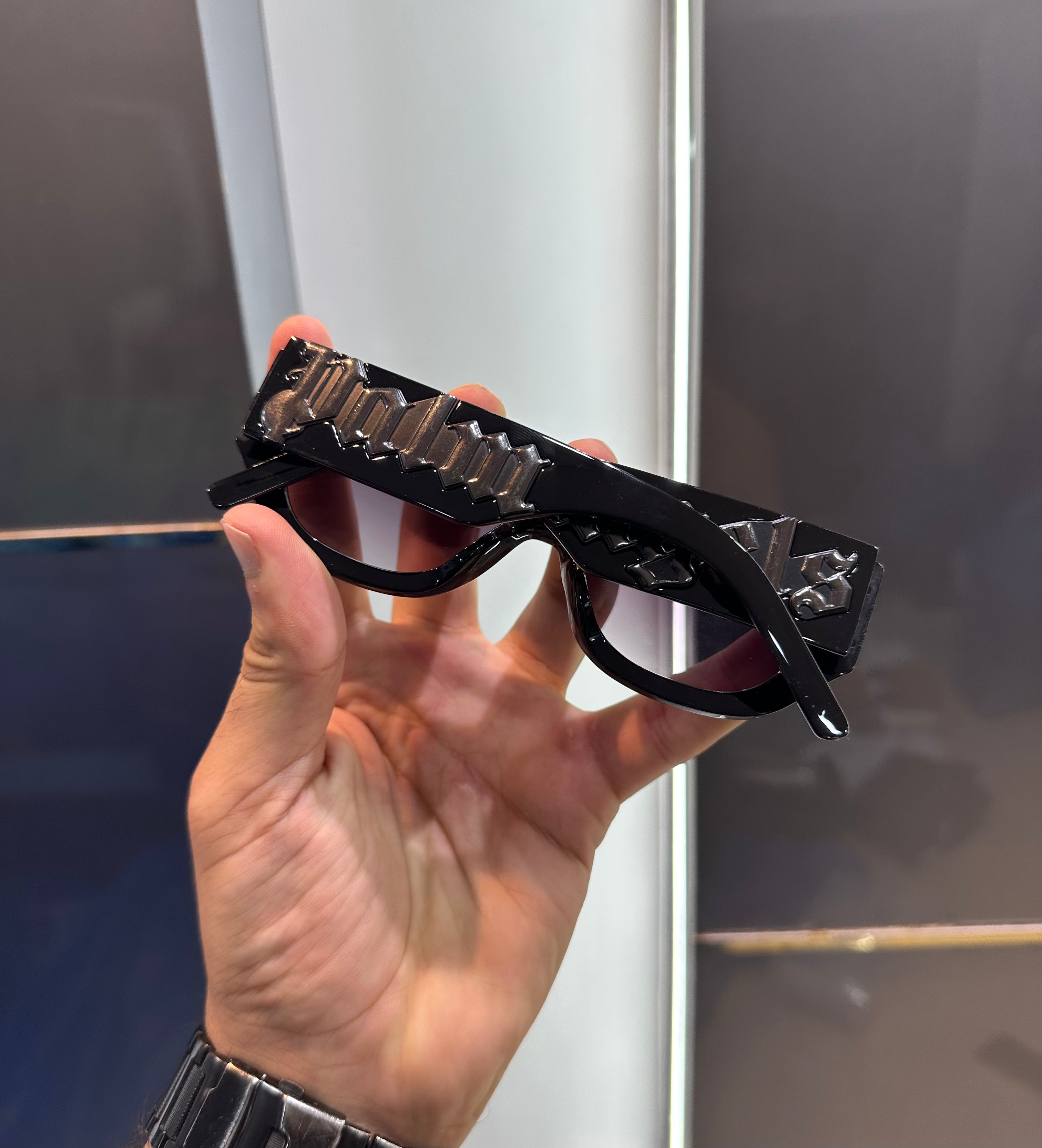 Pal m Angel s Black 6170 Ultimate Luxury Shade With Original Packaging