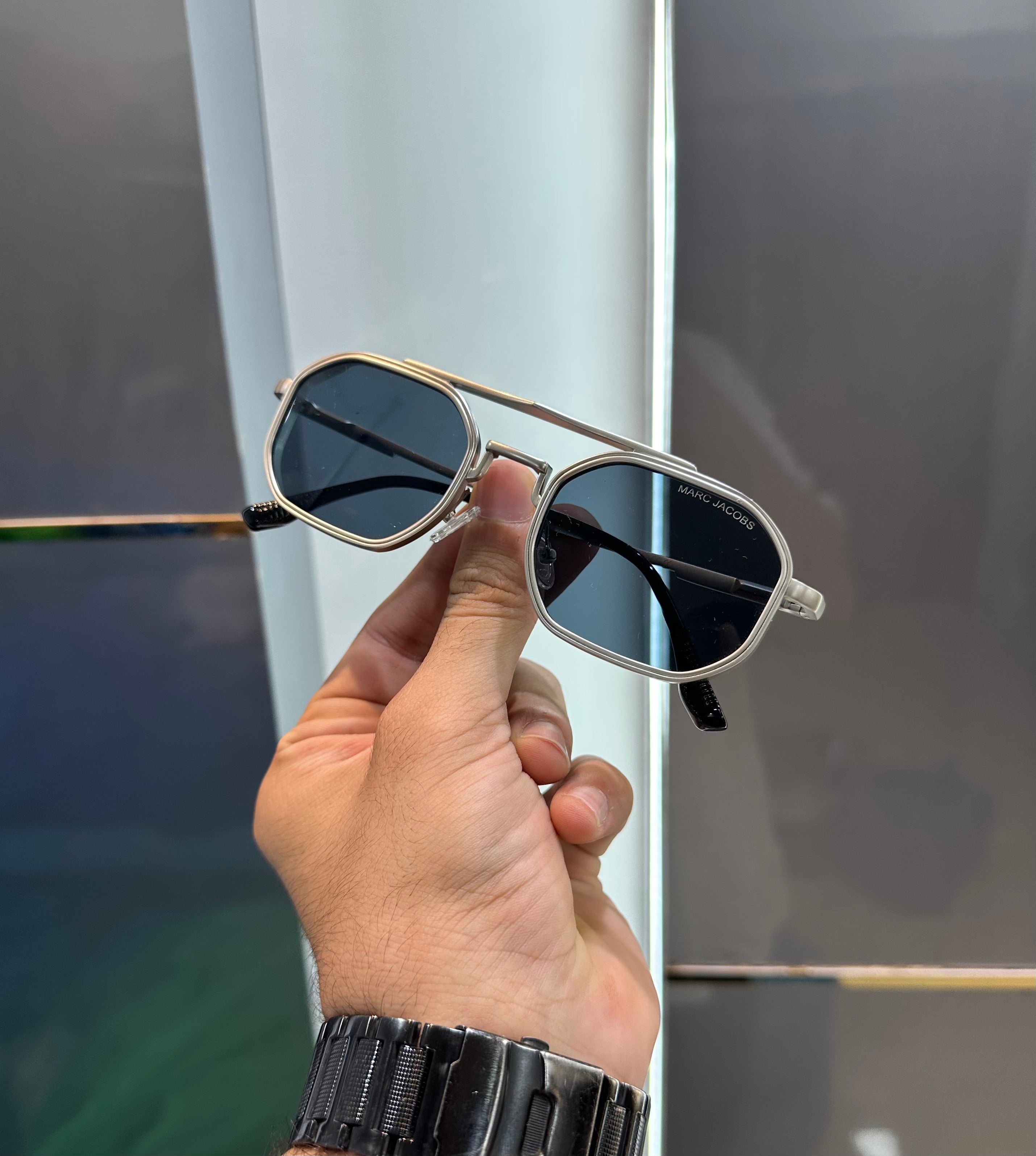 Mar c Jacob s 8290 Silver Ultimate Luxury Shade With Original Packaging