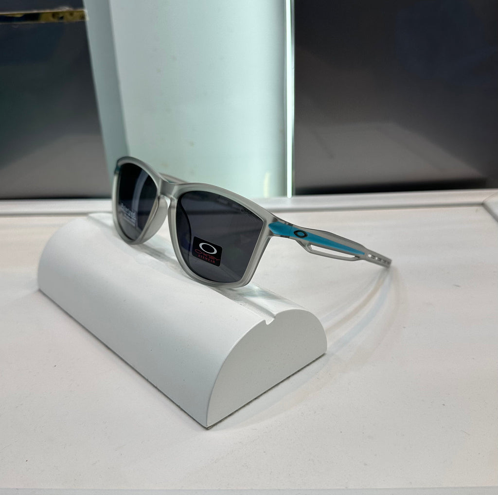 Oakle y Grey 3363 Ultimate Luxury Shade With Original Packaging