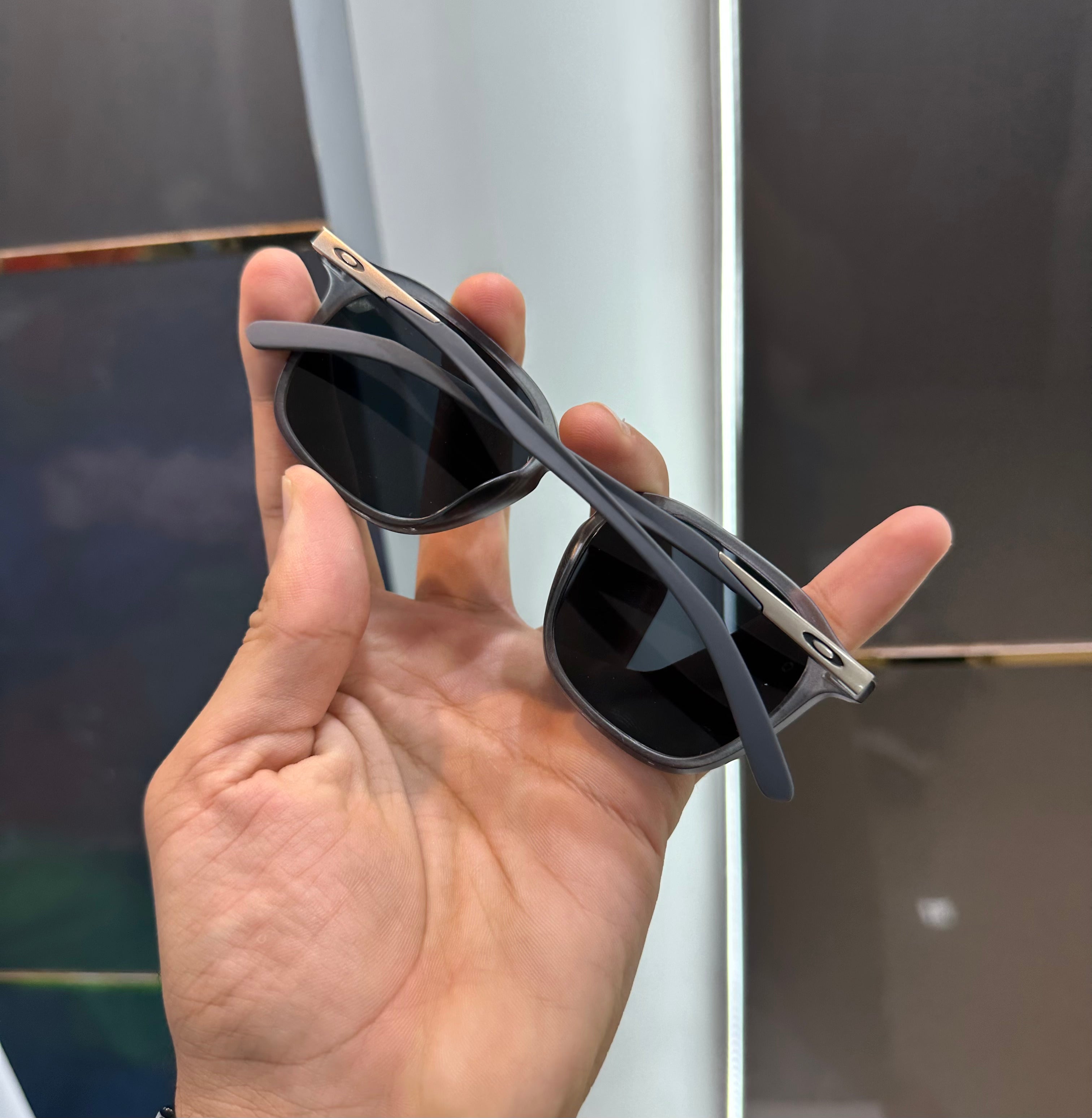 Oakle y 4932 Grey Ultimate Luxury Shade With Original Packaging