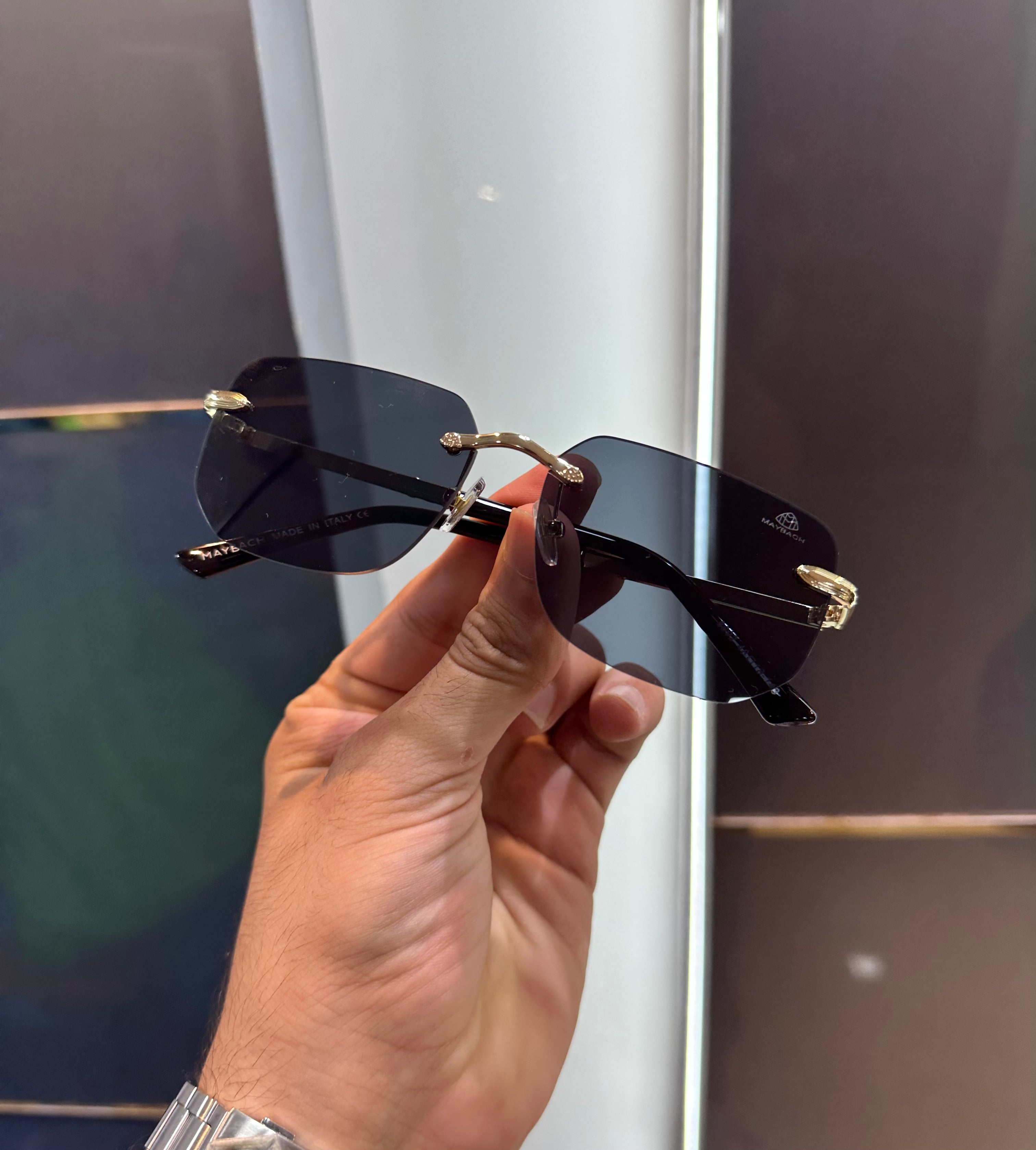 Maybac h Black Gold 8692 Ultimate Luxury Shade With Original Packaging