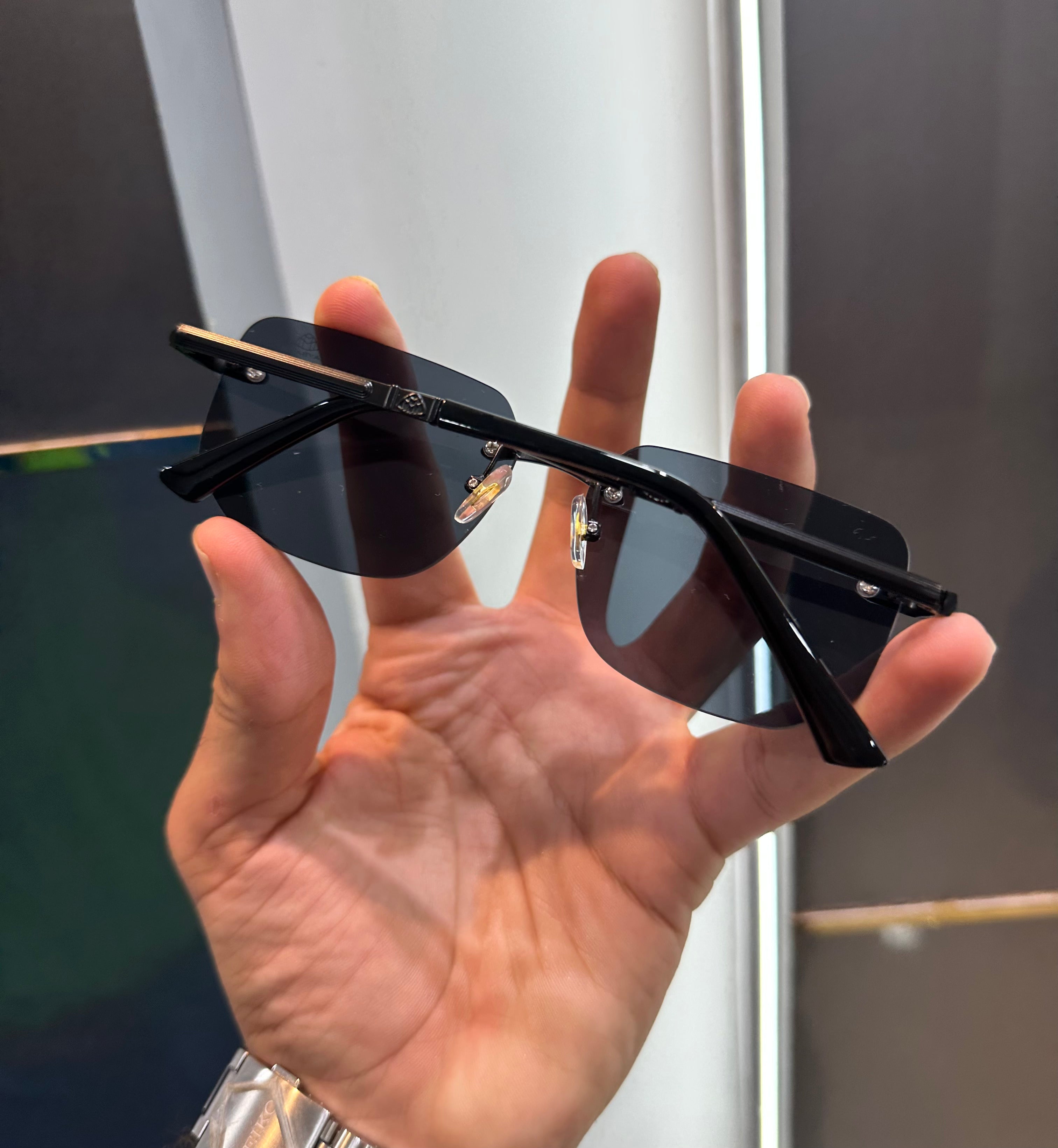 Maybac h All Black 8692 Ultimate Luxury Shade With Original Packaging