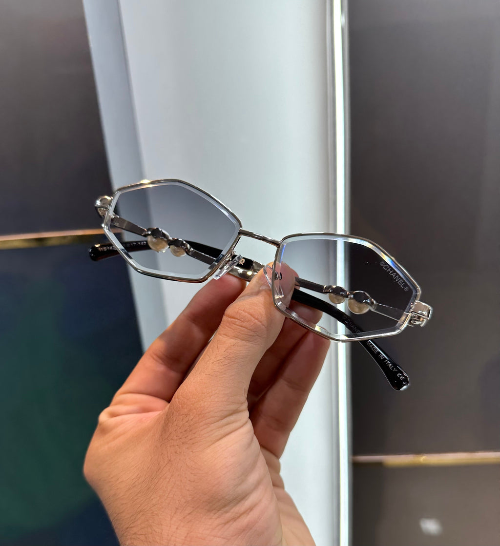 Channe l Pearls Ultimate Luxury Shade With Original Packaging