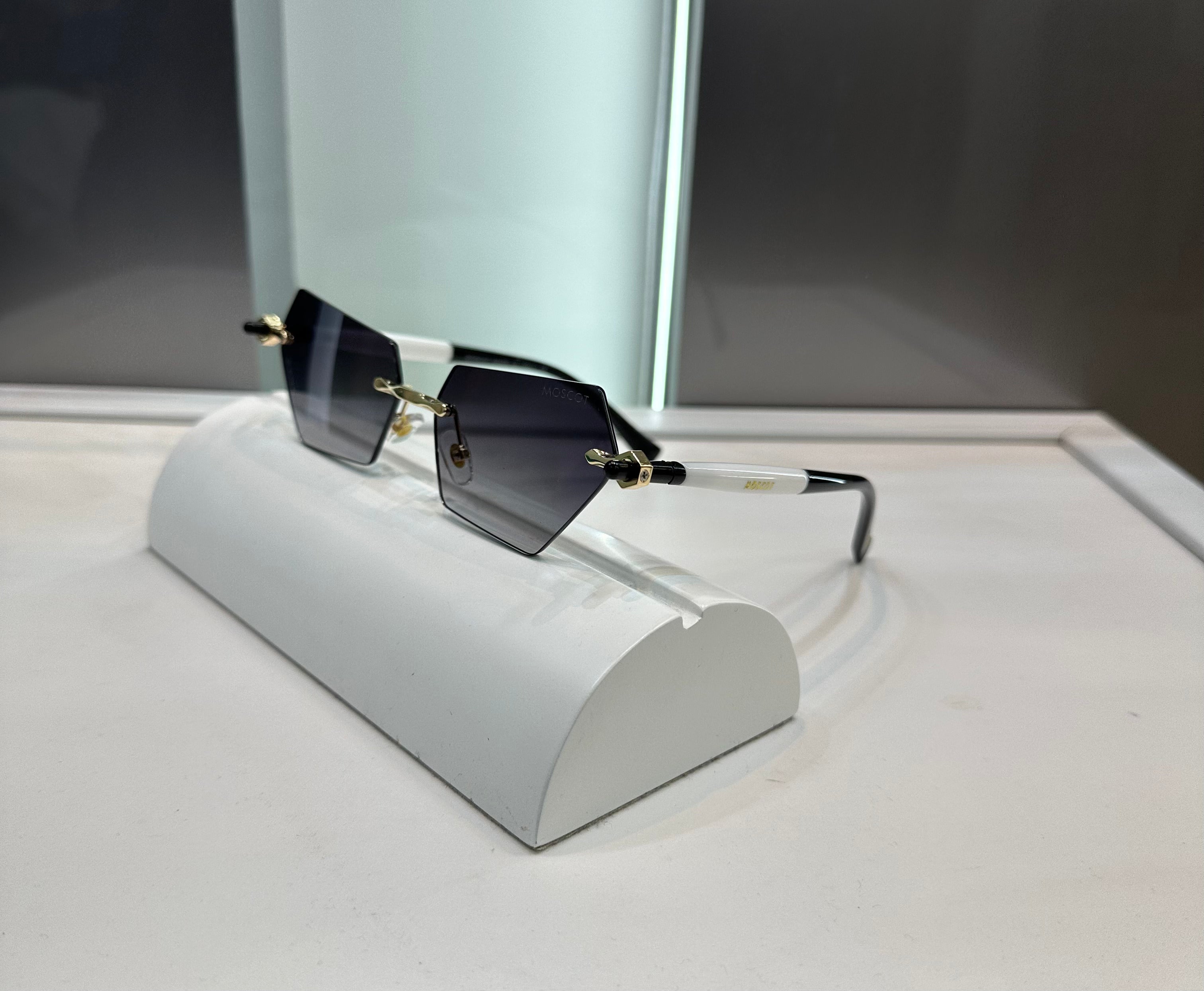 Mosco t 6242 Black Ultimate Luxury Shade With Original Packaging