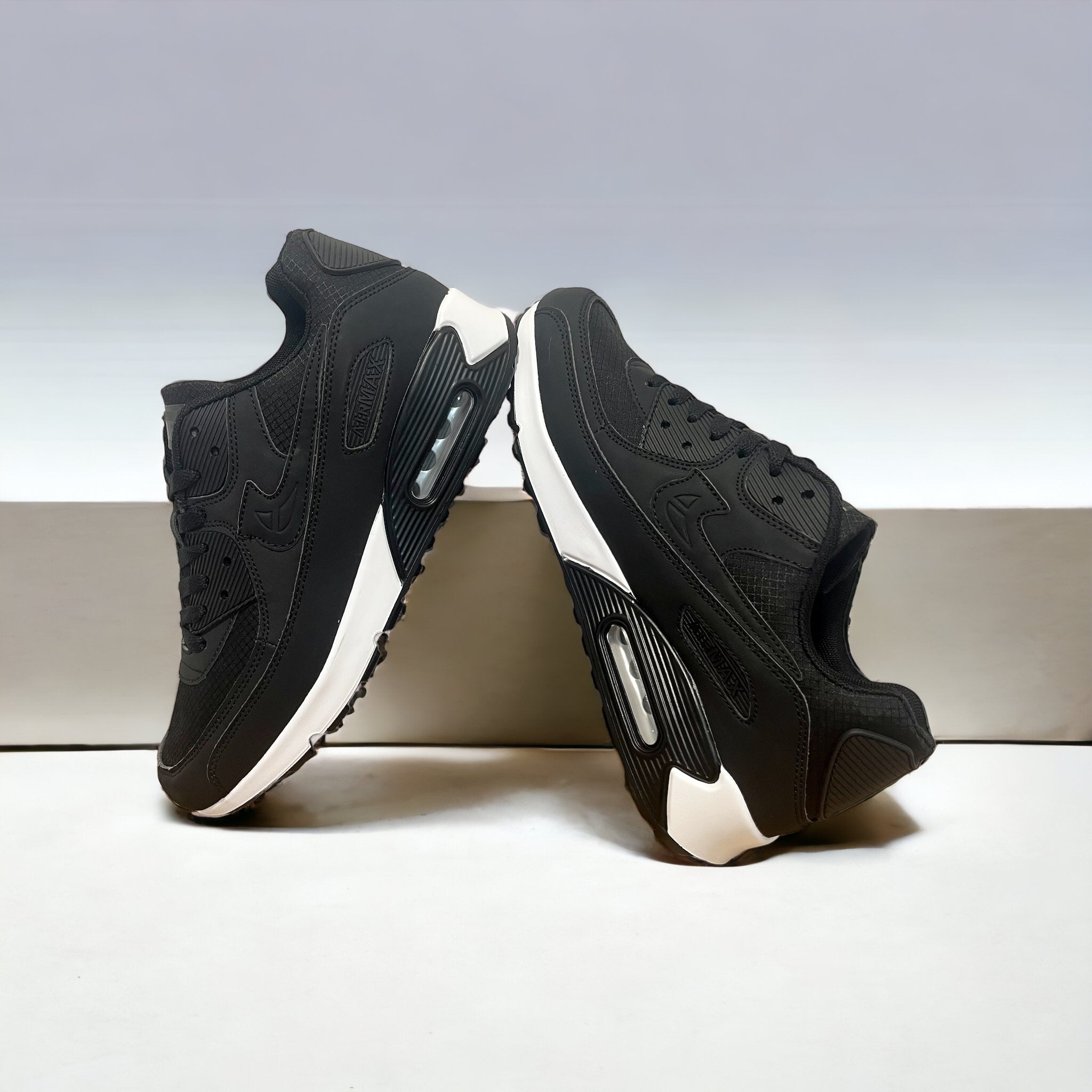CUBICS Max Air 90 Trainers - Black