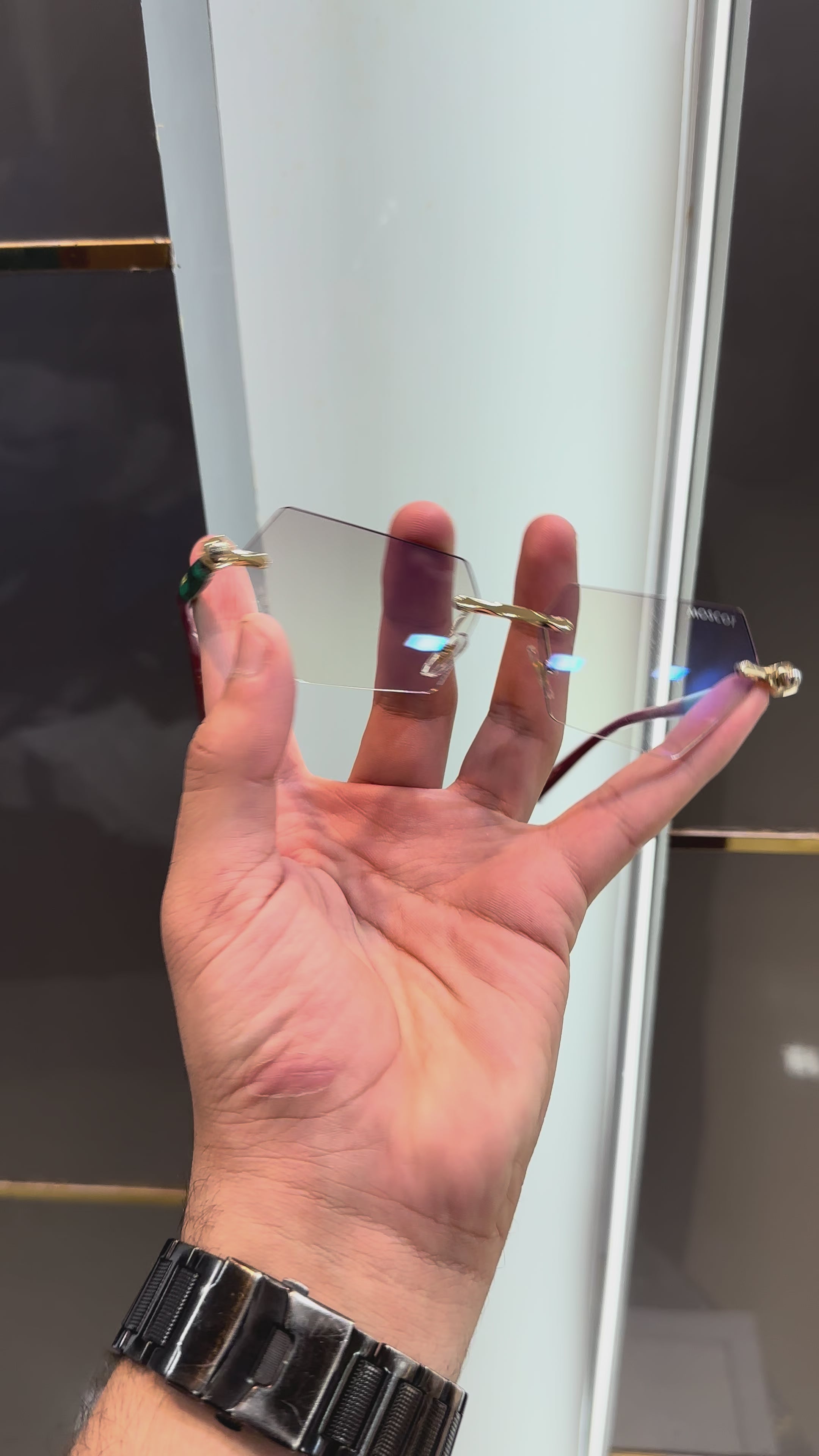 Mosco t 6242 Glass Ultimate Luxury Shade With Original Packaging